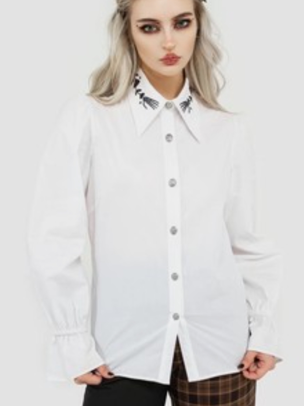 Disturbia Size 12 Classic White Button-Down Shirt with Embroidered Collar